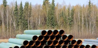 Storage of pipe line segments for placement